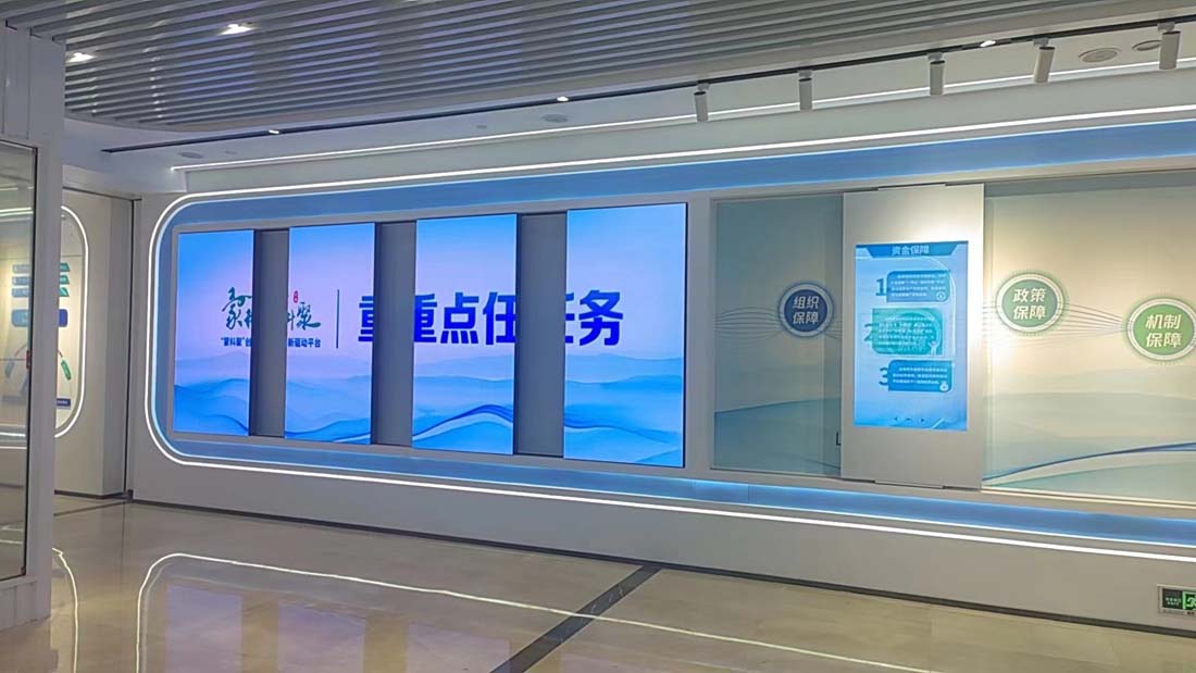 呼和浩特某科技展廳采用1.53開合屏+滑軌屏方案，共計25平方-2.jpg